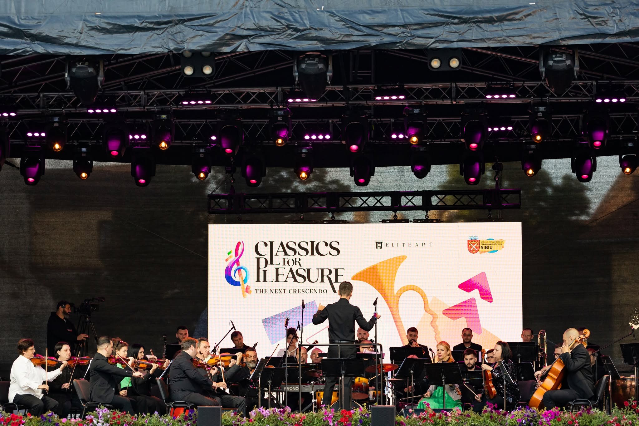 Începe Classics for Pleasure. Bach, Mozart, Puccini și Vivaldi, în